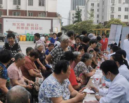 供卵三代试管移植囊胚一次性放几个胚胎到宫腔好？